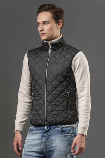 

Жилет Sun's House & Di'key Gilet рост: 188 размер:  Черный (арт. G-45, Жилет Sun's House & Di'key Gilet рост: 188 размер: 48 Черный (арт. G-45)