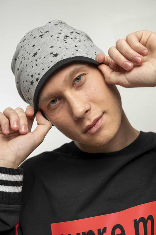 

Шапка VASILYEV for Man Size S Серая двойная с отворотом и принтом
