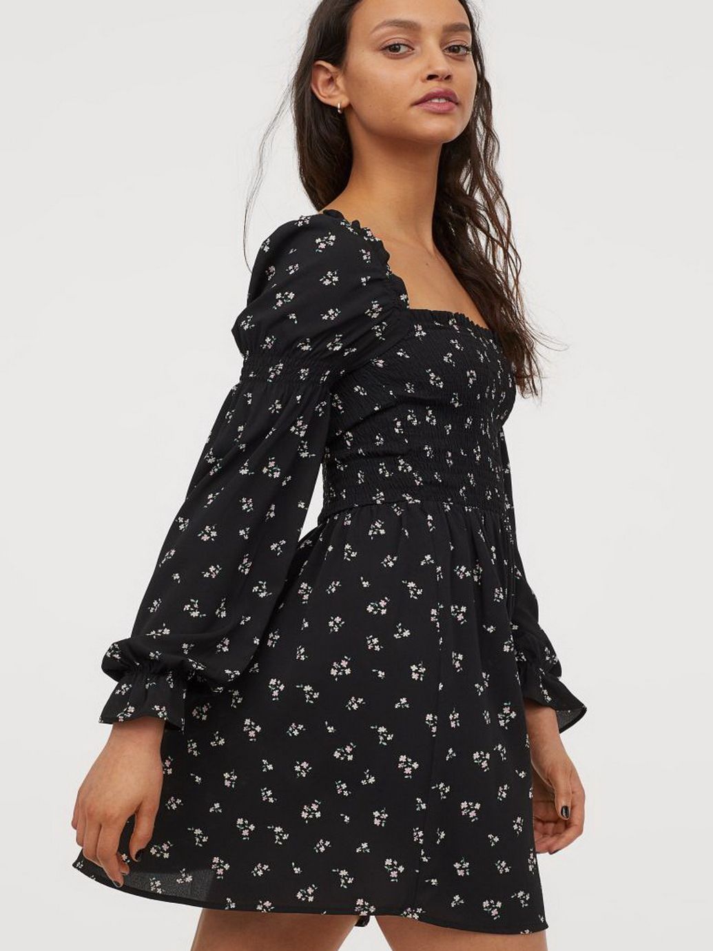 

Платье H&M 0838834-1 36 Черное цветы