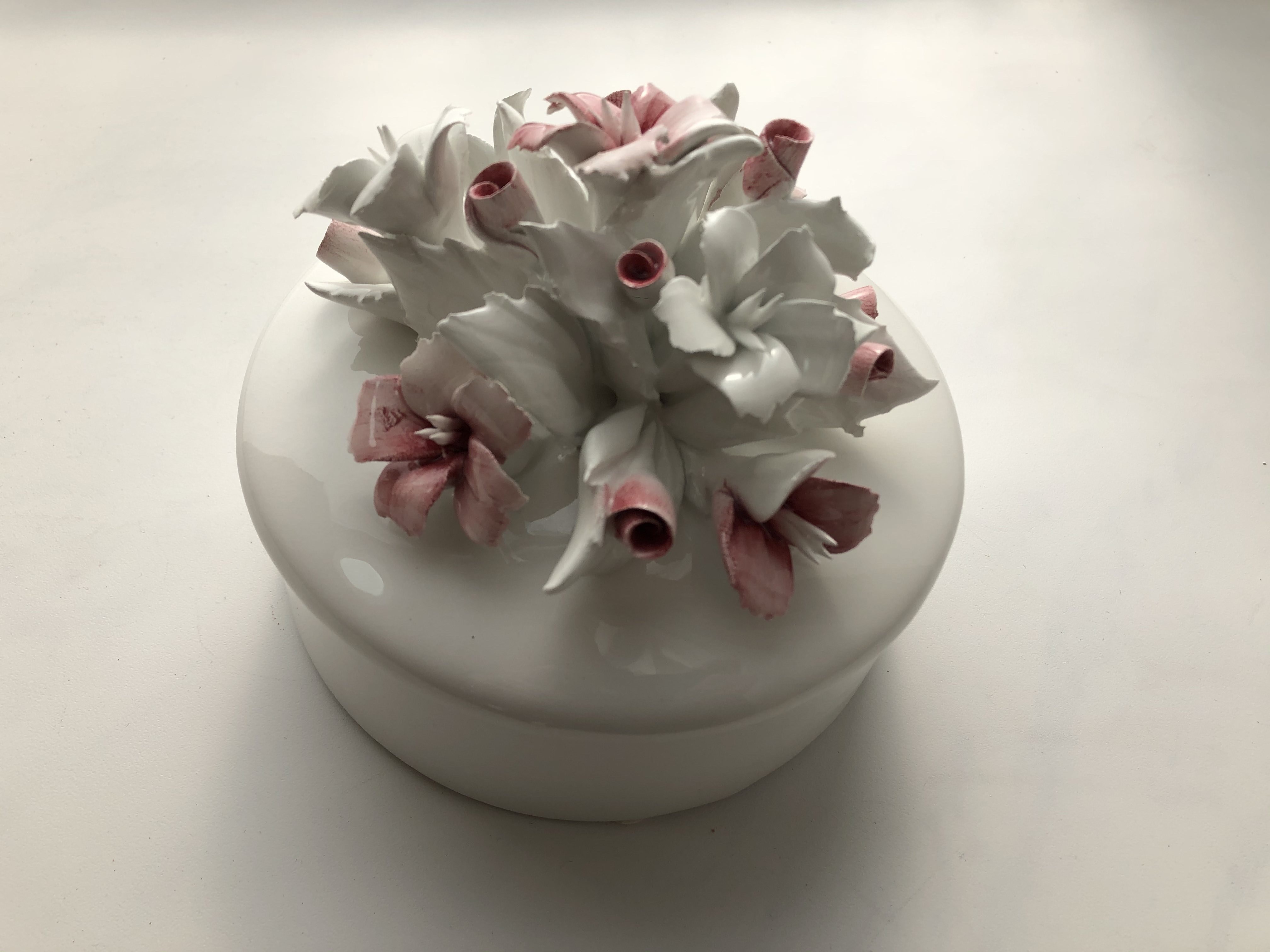 

Шкатулка Dea Capodimonte Цветы персика l 16 см