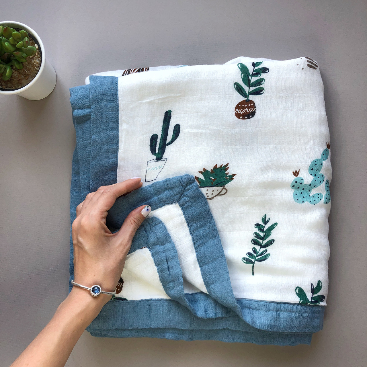 

Муслиновый плед My blanket бамбуковый муслин 4 слоя 120х120 см кактусы
