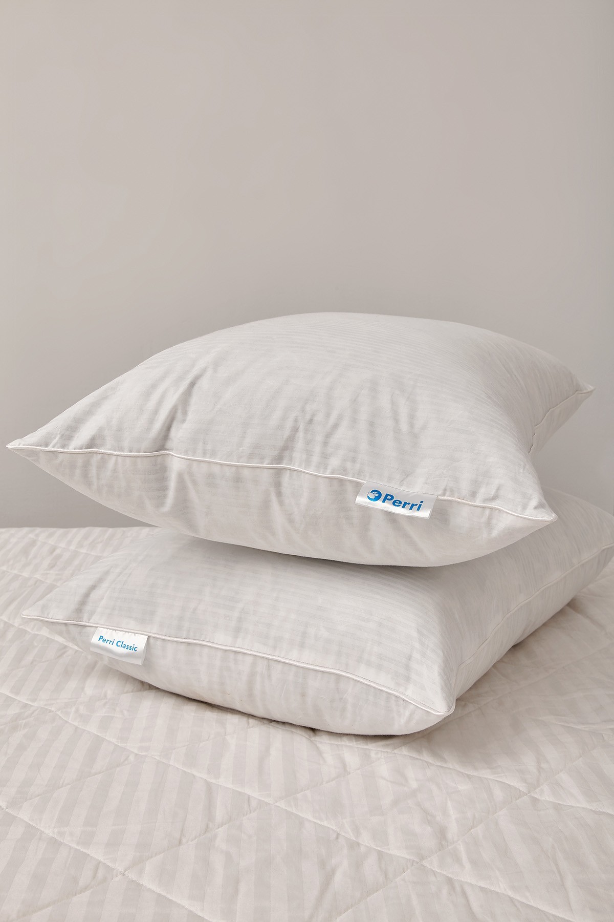 

Подушка Perri Classic 60x40 см перо 90% пух 10%