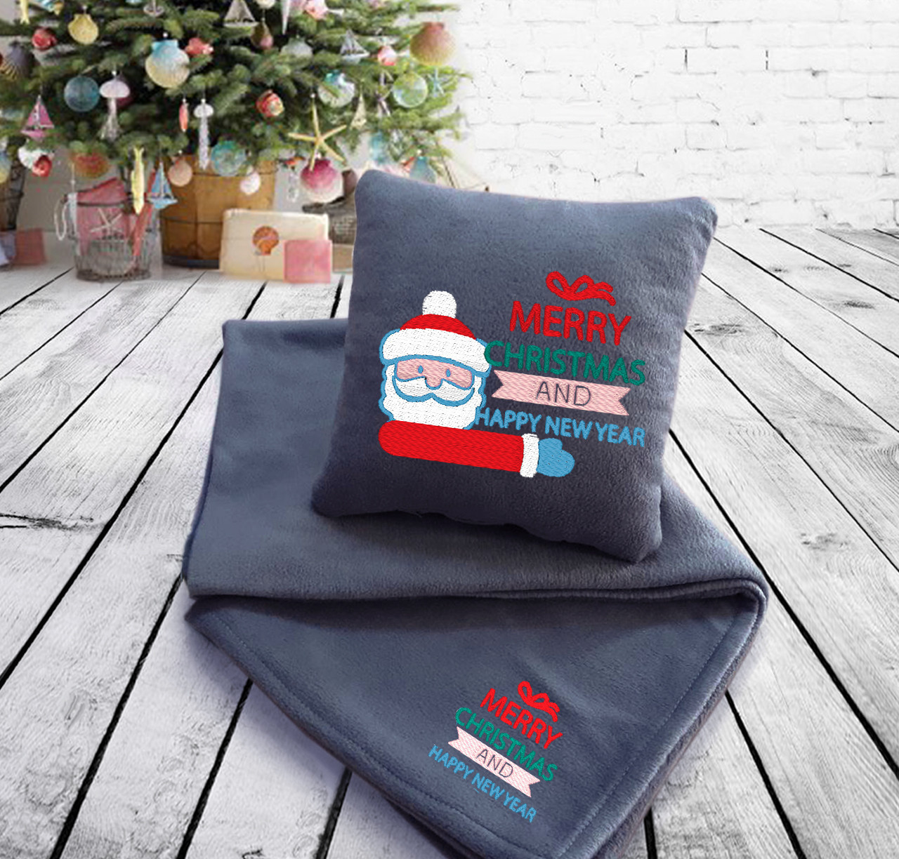 

Набор: подушка + плед Slivki "Merry Christmas and Happy New Year" 14 цвет серый
