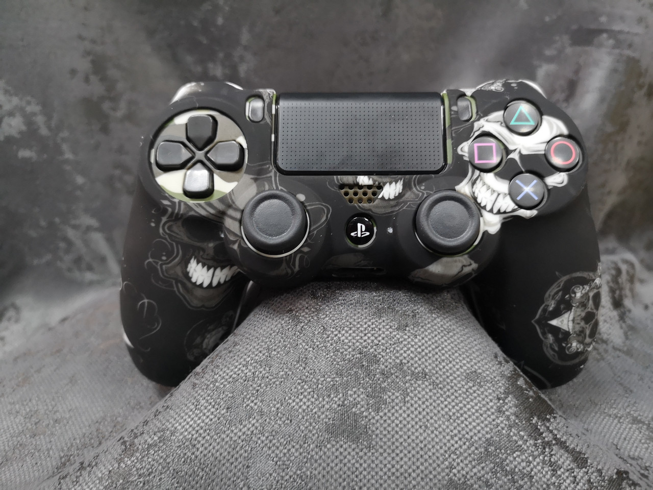 

Силиконовый чехол Game Teh X Orb 8 для PS4 dualshock 4 (Арт. 10327)