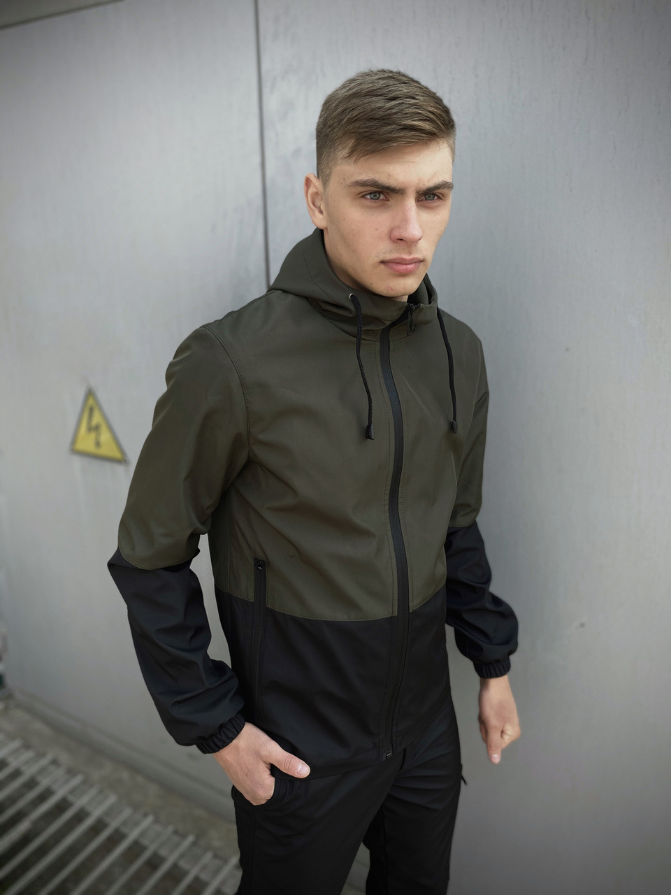 

Мужской демисезонный костюм Intruder Softshell Light куртка хаки-черная штаны серые L (001SAG 0197)