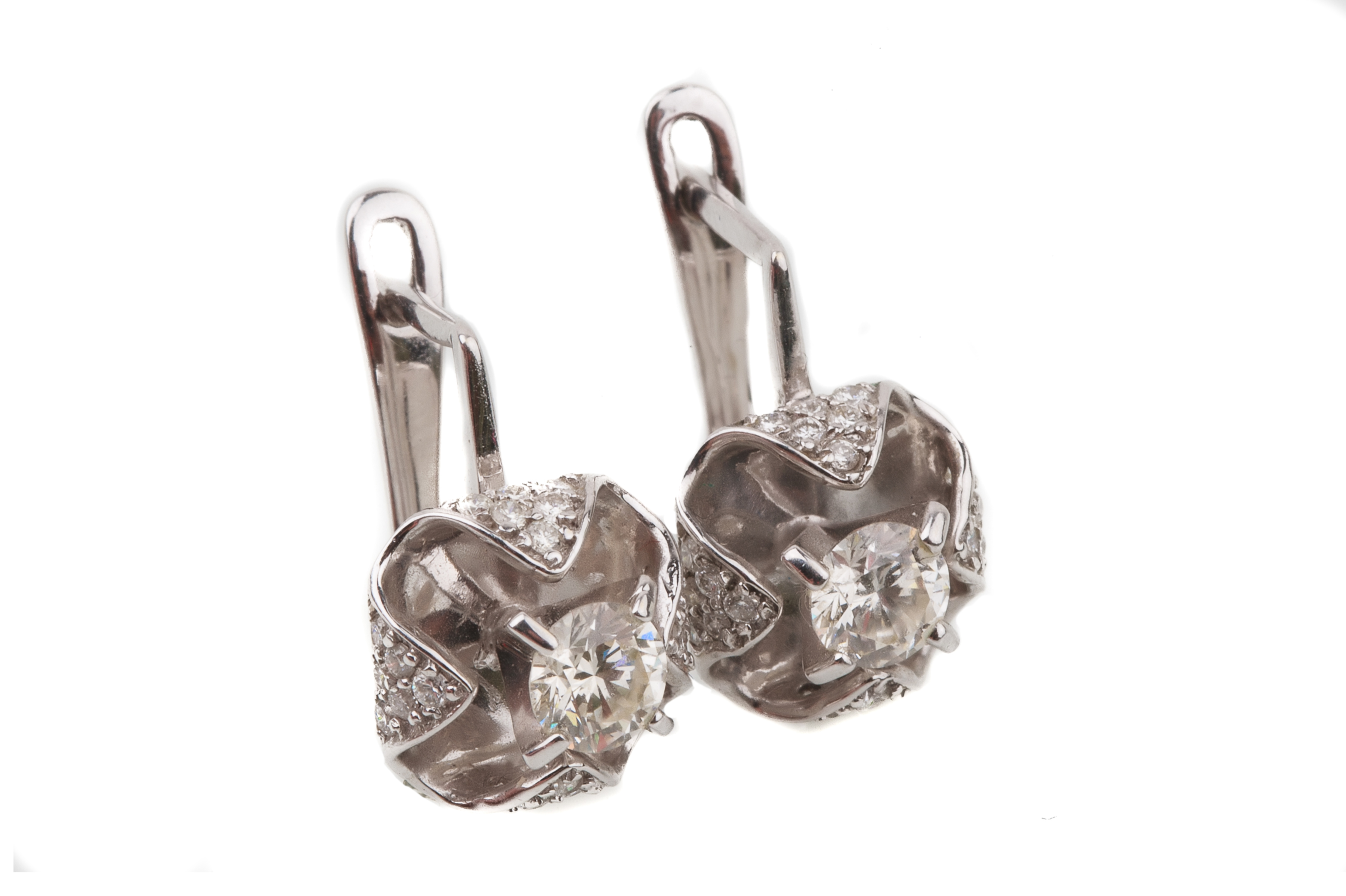 

Золотые серьги с бриллиантами EO03658 Диамант