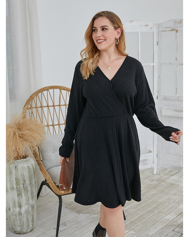 

Платье женское трикотажное Vogue, черный Berni Fashion PLUS () Черный, Платье женское трикотажное Vogue, черный Berni Fashion PLUS (XL) Черный