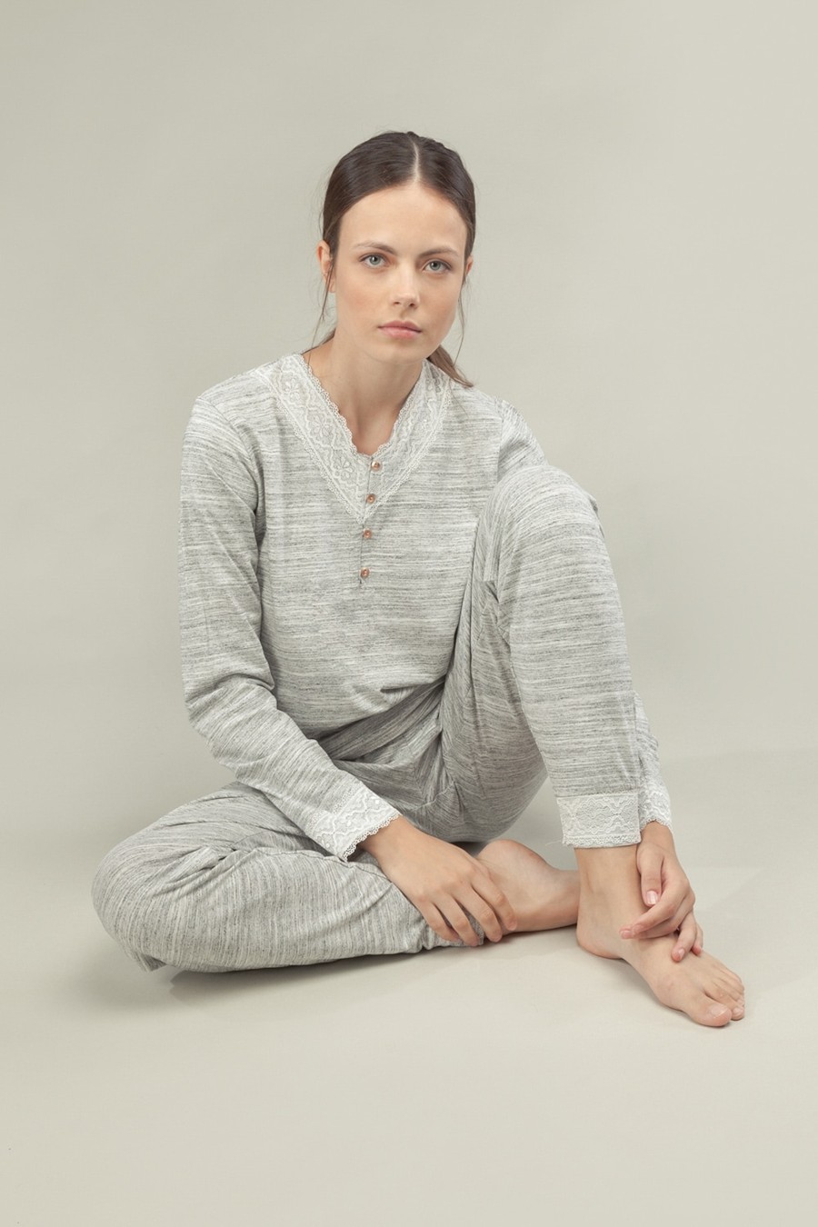 

Комплект: джемпер и брюки Gisela 48(XL) Серый