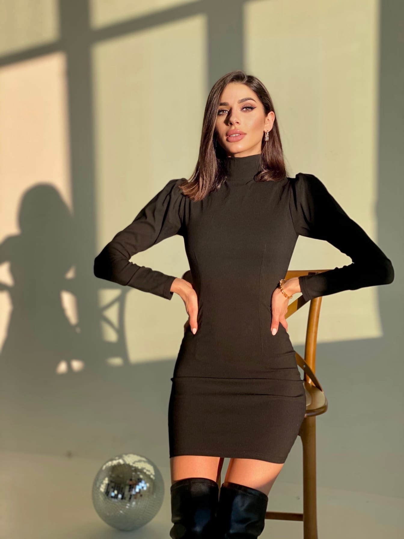 

Короткое черное платье Modnicy 5438 46-48
