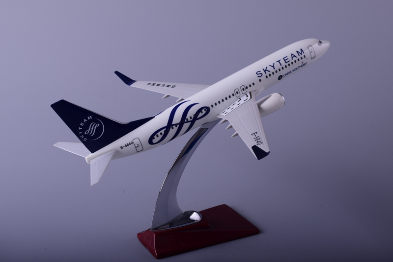 

Модель самолета Shantou Tongde Boeing 737 SkyTeam 32см