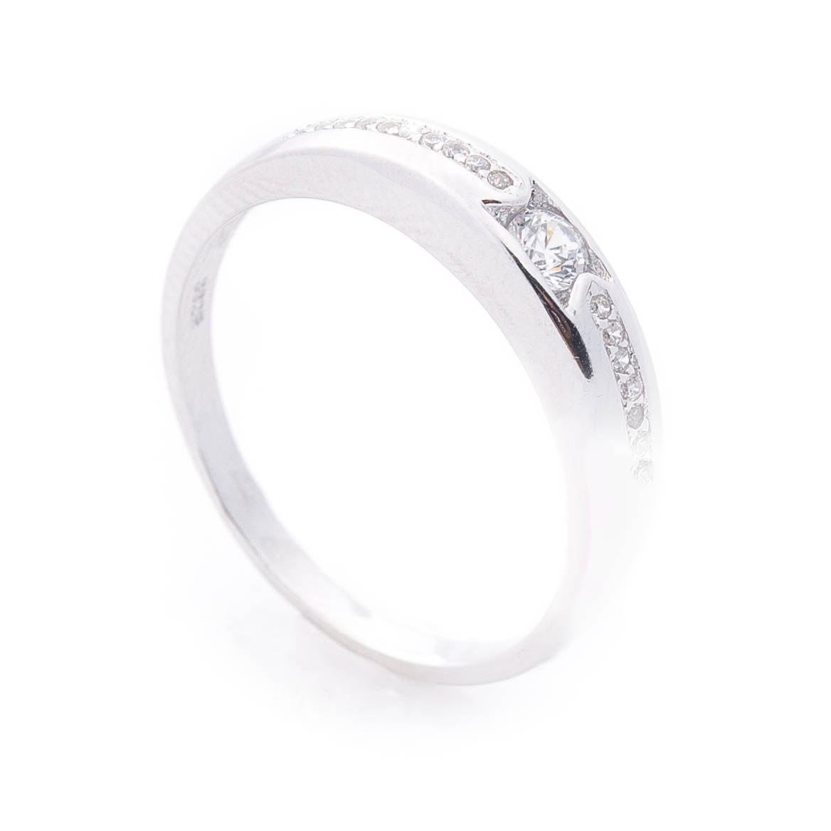 

Серебряное кольцо ОНИКС с фианитами 19 мм (вес 2.4 г) модели пр-112119-2,4-19