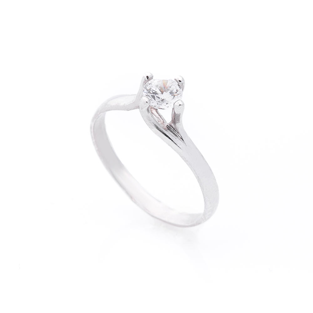 

Серебряное кольцо ОНИКС с фианитом 17 мм (вес 1.3 г) модели пр-11218-1,3-17