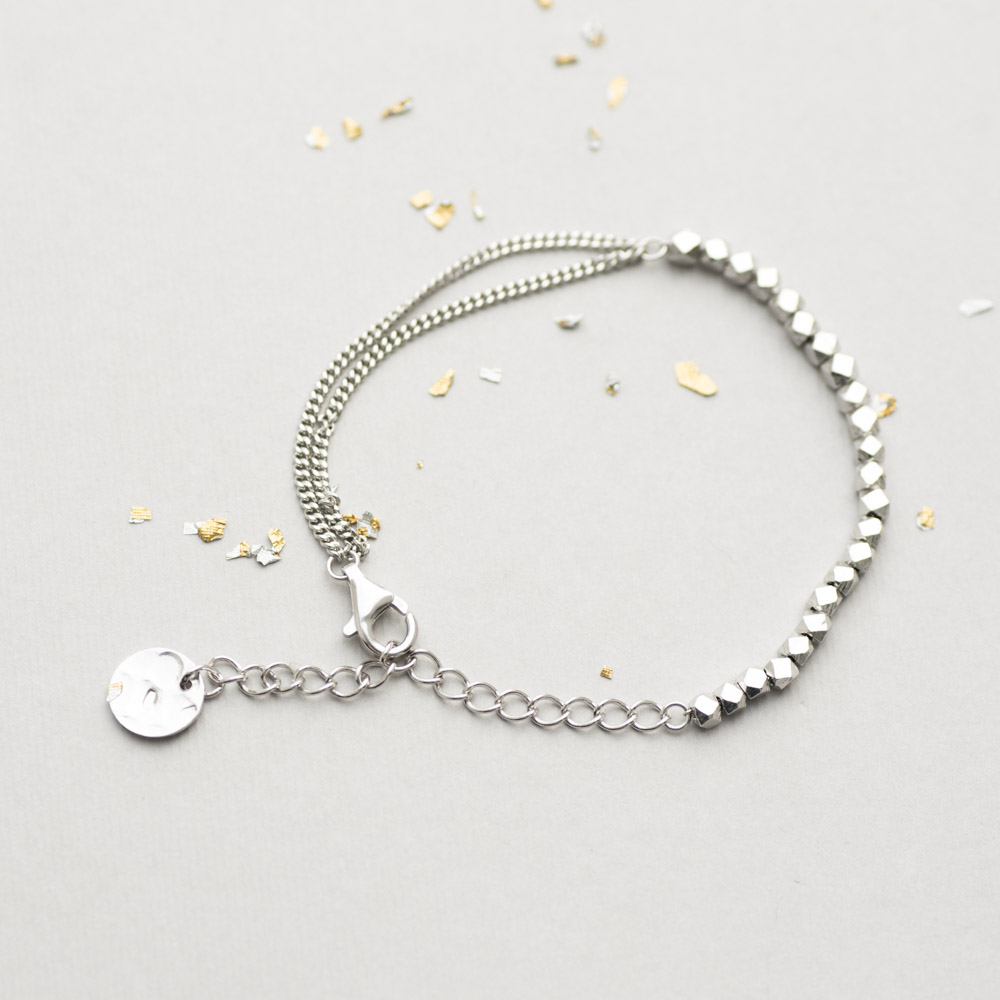 

Серебряный браслет ОНИКС с шариками (вес 7.7 г) модели пр-141258-7,7-20