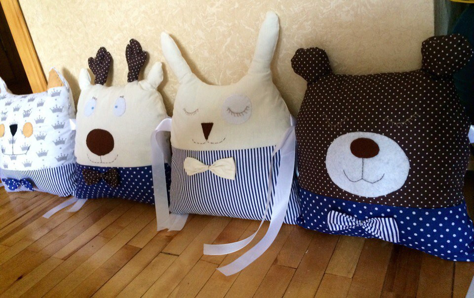 

Бортики фигурные для детской кроватки "Зверюшки" ( Сине-коричневый с белым ) 100% польский детский хлопок