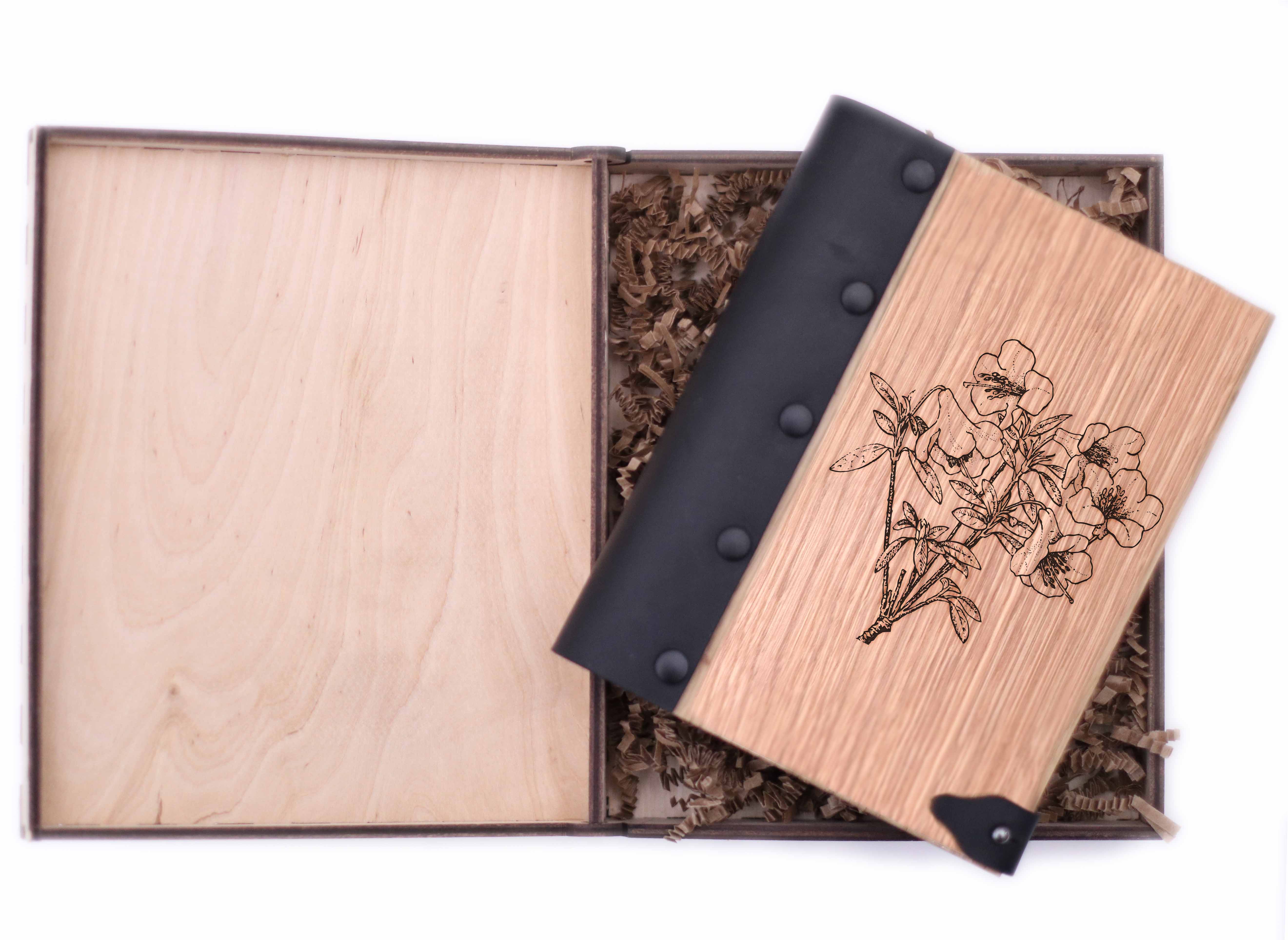 

Блокнот WOODEN NOTEBOOK Букет Деревянная обложка А6 в точку 80 листов (WN0106)