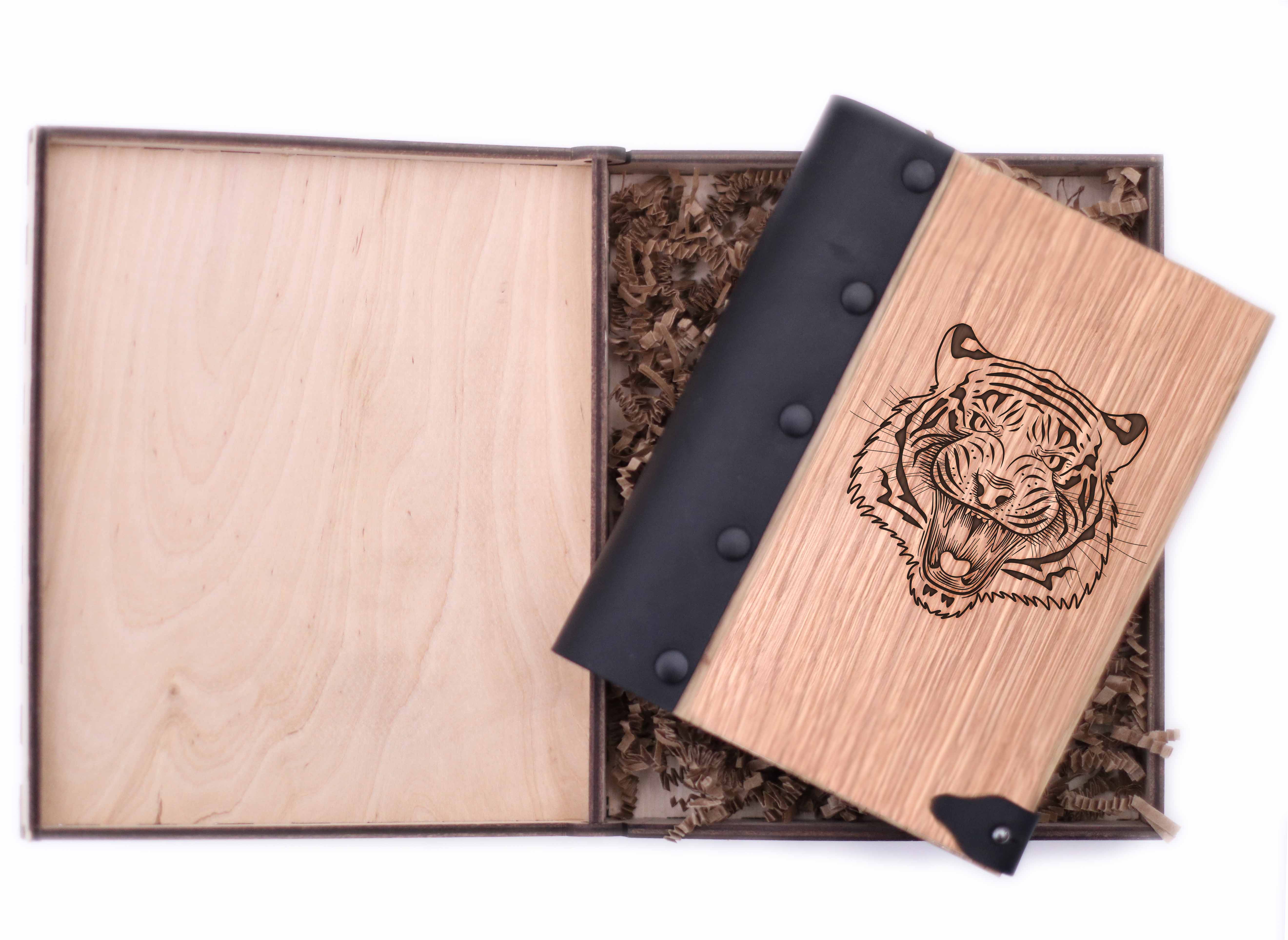 

Блокнот WOODEN NOTEBOOK Тигр 01 Деревянная обложка А6 в точку 80 листов (WN0005)