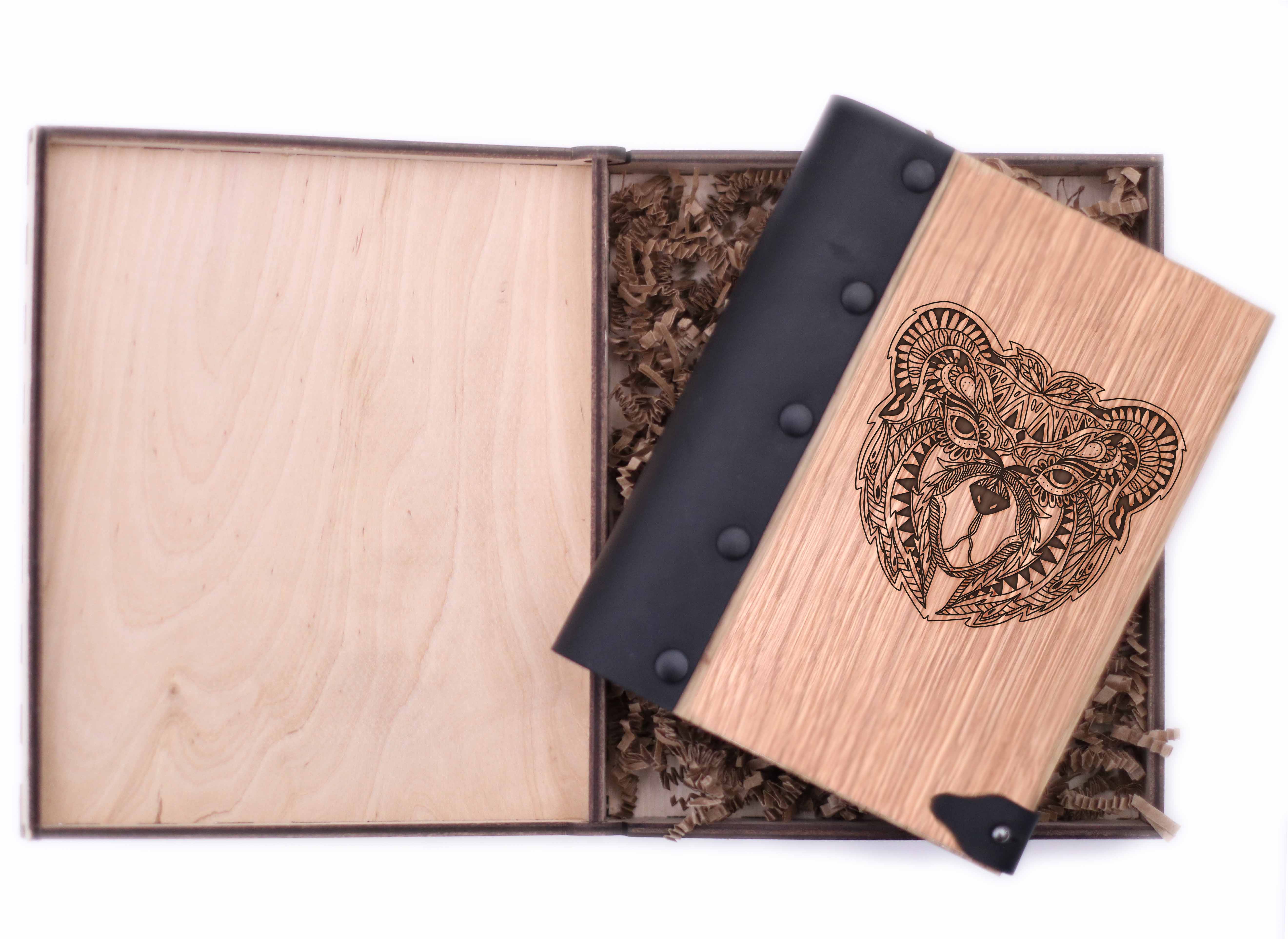 

Блокнот WOODEN NOTEBOOK Медведь 02 Деревянная обложка А6 в точку 80 листов (WN0045)