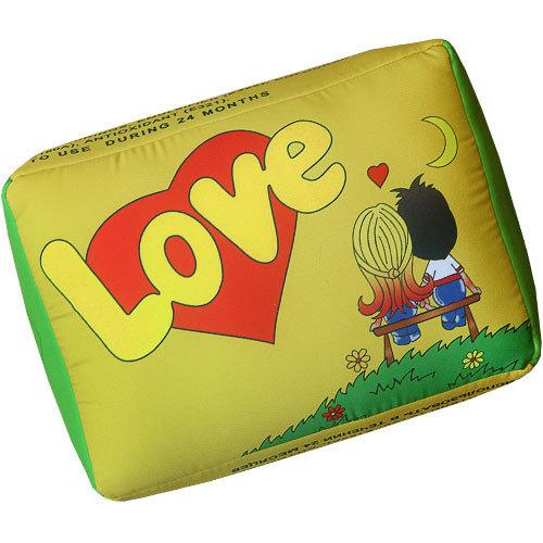 

Подушка в форме жвачки Love XXL Presentville желтая 50x36x17 см