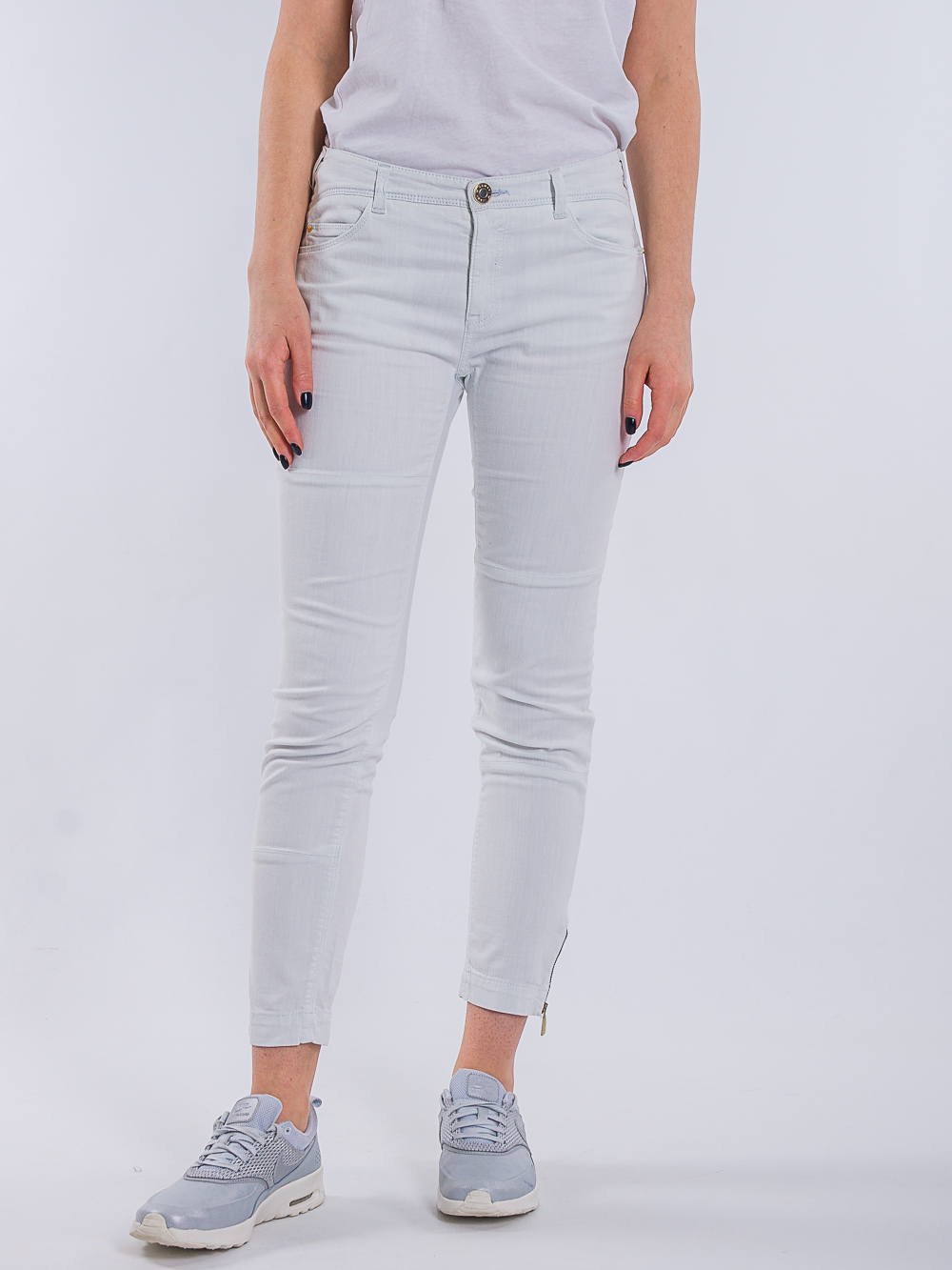 

Джинсы Armani Jeans V5J939N S Белый