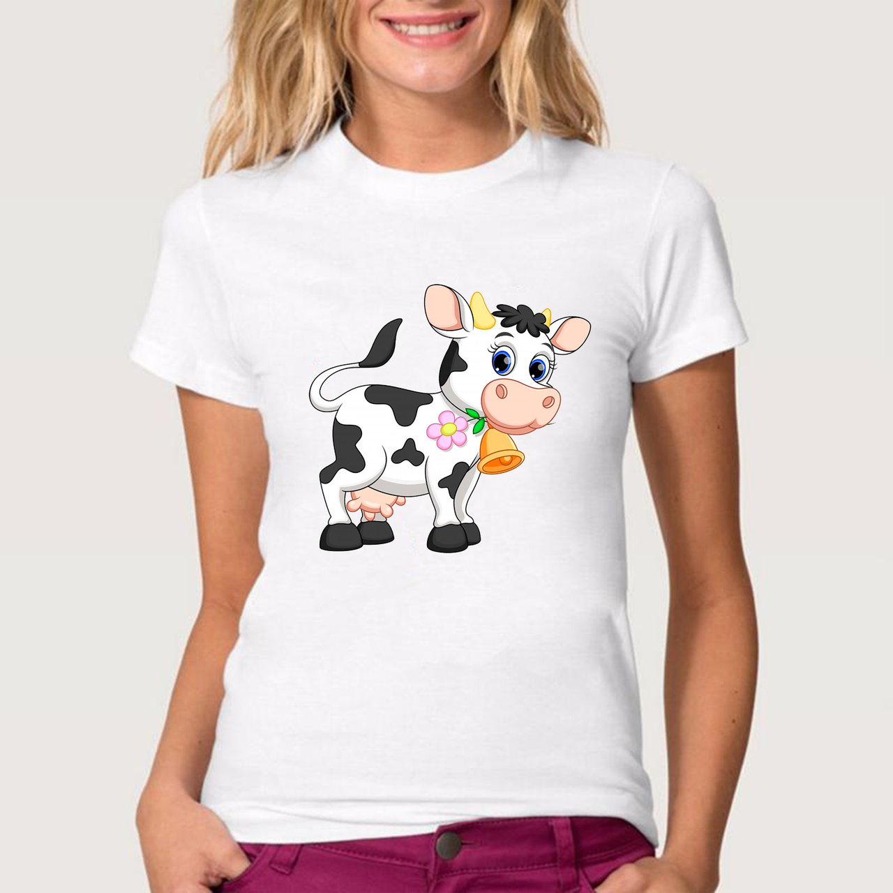 

Футболка женская JHK T-Shirt с принтом "Коровка с колокольчиком" S белая