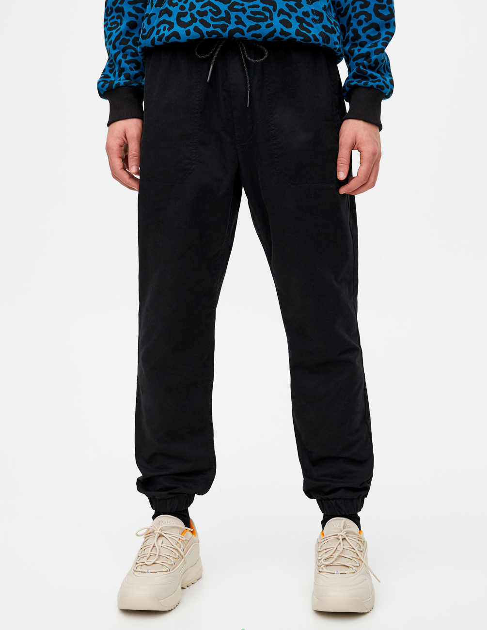 

Брюки PULL & BEAR М0105880 (5679/502/800) цвет черный XS