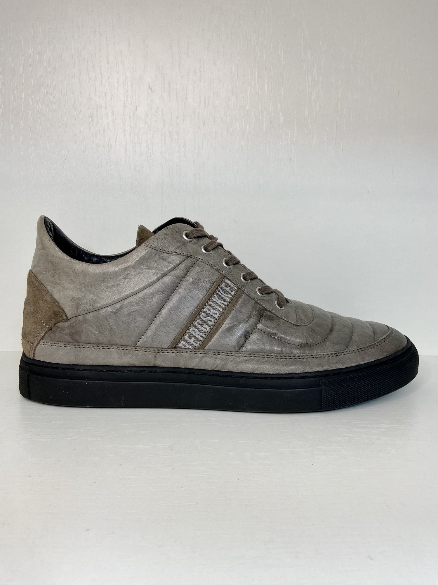 

Кроссовки Dirk Bikkembergs р.45 серый