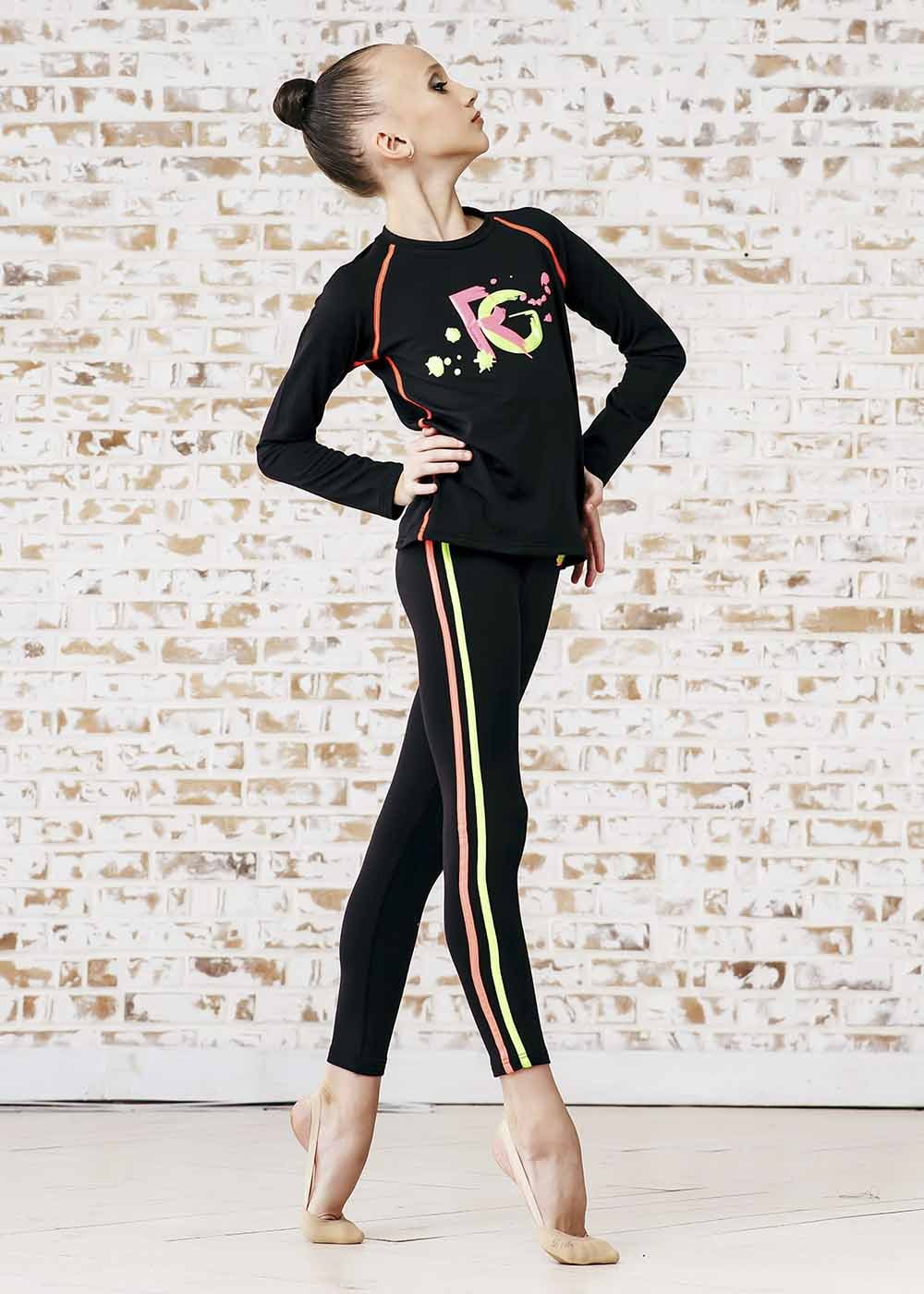 

Футболка Grand Prix KYLIE с длинным рукавом реглан 90%полиамид, 10%эластан 146см черный+розовый бутон