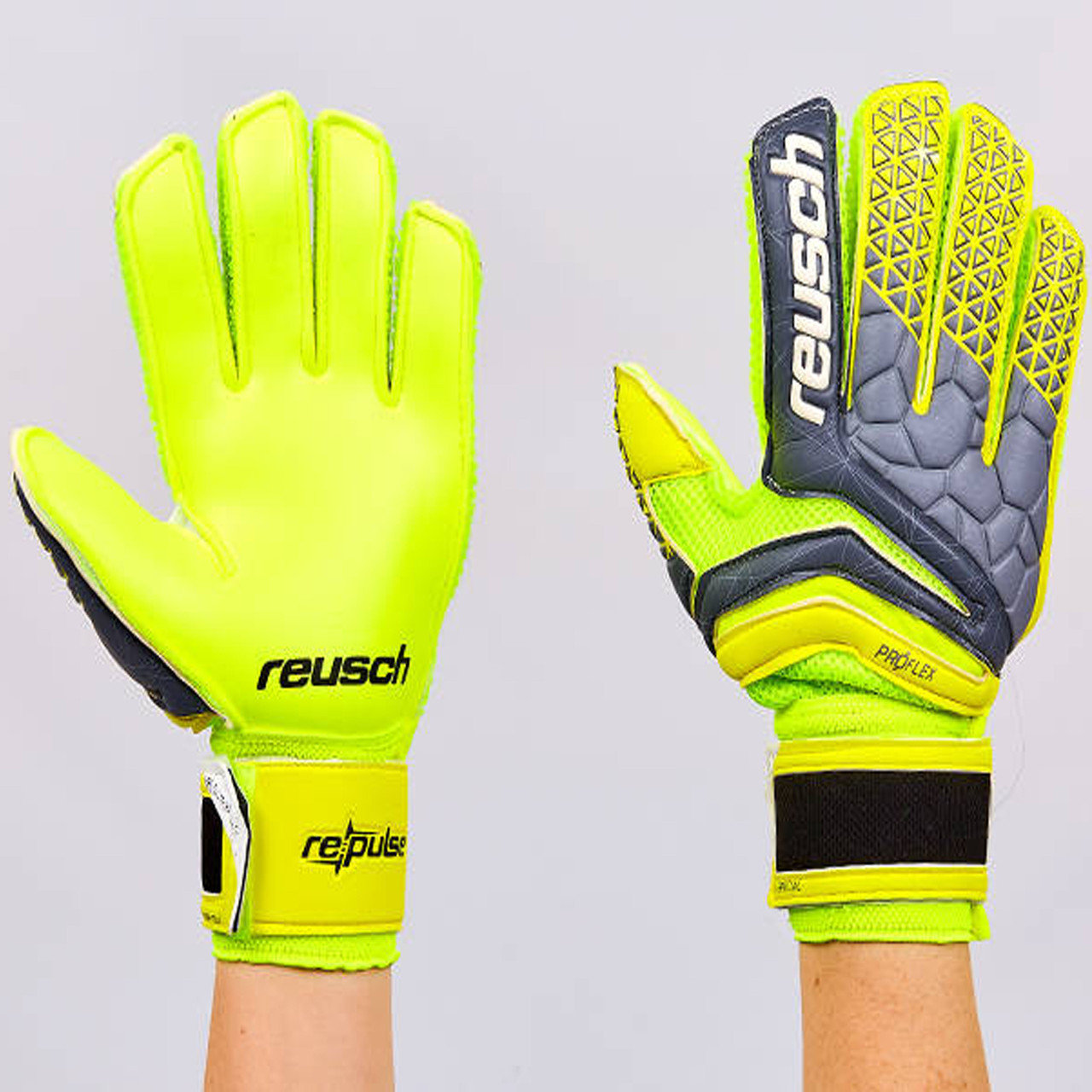 

Перчатки вратарские REUSCH Размер 8 FB-915-2