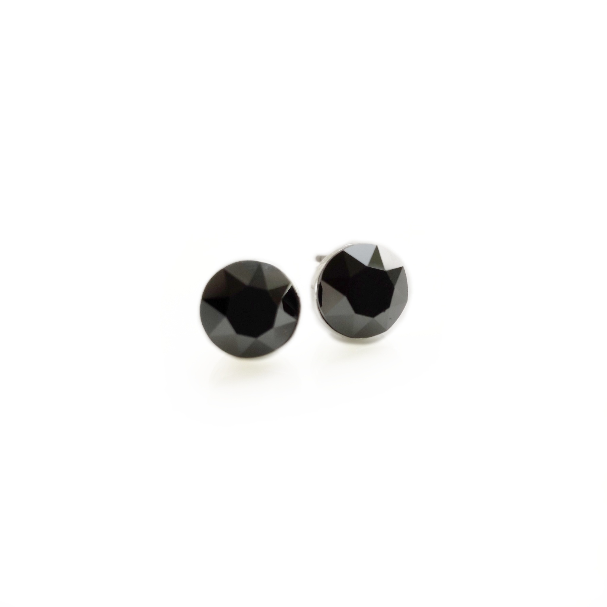 

Серьги Colibra с кристаллами Swarovski черного цвета P14771Ag