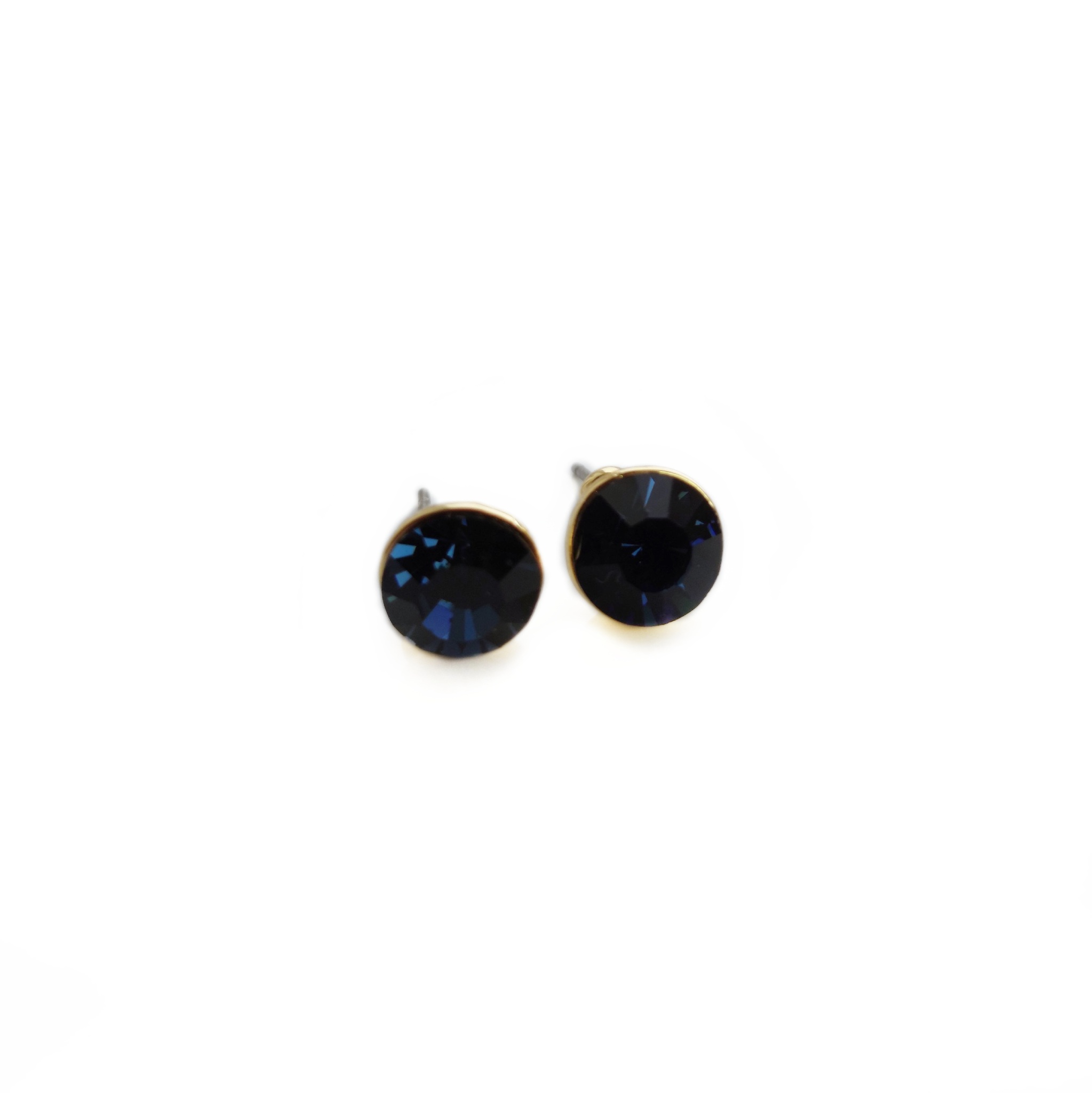 

Серьги Colibra с кристаллами Swarovski темно синего цвета P14771Au