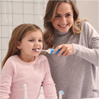 Насадки до зубної щітки Oral-B Kids Frozen II, 2 шт (4210201383994) Poland - зображення 7