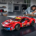 Zestaw klocków LEGO Technic Ferrari 488 GTE AF Corse #51 1677 elementów (42125) - obraz 7