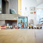 Zestaw klocków LEGO Super Heroes Zbrojownia Iron Mana 496 elementów (76216) - obraz 4