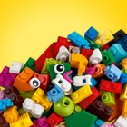 Zestaw klocków Lego Classic Oryginalne potwory 140 elementów (11017) - obraz 8