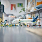 Zestaw klocków Lego City Samolot pasażerski 913 części (60367) - obraz 8
