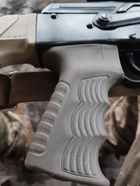 Рукоятка пистолетная прорезиненная AK 47/74 GRIP DLG-098, цвет Койот, с отсеком для батареек - изображение 8