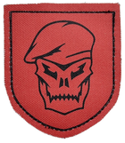 Шеврон щиток Tactic4Profi принт Череп у береті, червоний фон (8*7) - зображення 1