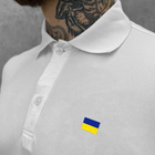 Мужское плотное Поло с принтом "Флаг Украины" / Футболка приталенного кроя белая размер 3XL - изображение 3