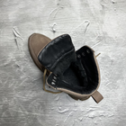Удобные женские ботинки из натуральной кожи с меховой подкладкой / Обувь в цвете койот и флагом нашивкой - изображение 7