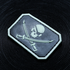 Шеврон PIRATE SKULL Весёлый роджер чорный люминисцентный - изображение 1