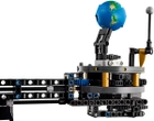 Zestaw klocków Lego Technic Planeta Ziemia i Księżyc na orbicie 526 elementów (42179) - obraz 5