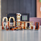 Zestaw konstrukcyjny LEGO Harry Potter Szkolenie w Hogwarcie: Lekcja obrony 257 elementów (76397) (5702017153384) - obraz 5