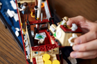 Zestaw klocków LEGO Ideas Szczęki 1497 elementów (21350) - obraz 8