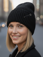 Шапка No Brand унисекс рванка с метеллическим декором черная