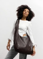 Женская сумка Sambag HOBO WEAVE шоколад вместительная городская из экокожи для ноутбука 15.6 дюйма 62279