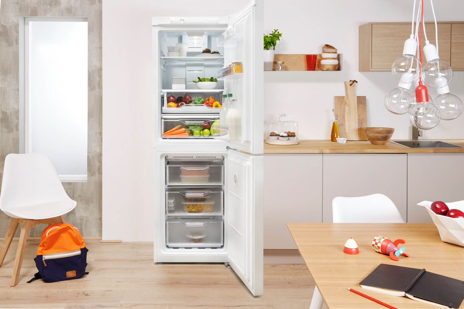 Двухкамерный холодильник INDESIT LI8 S1 W + кредит 0% на 10 мес или сертификат на 100 грн в подарок + бесплатная доставка!