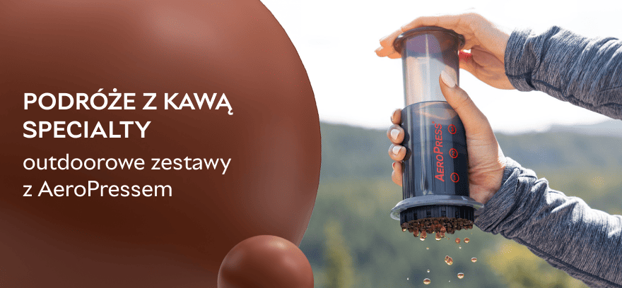 Podróże z kawą specialty – outdoorowe zestawy z AeroPressem ☕