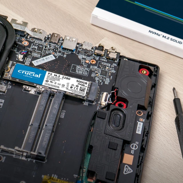 SSD диск Crucial P2 NVMe 1TB M.2 PCIe 3.0 x4 3D NAND QLC